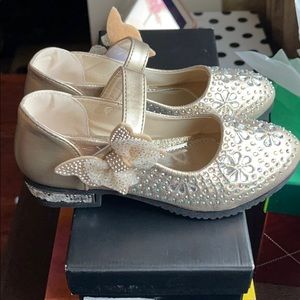 Girls gold dress shoes size 32